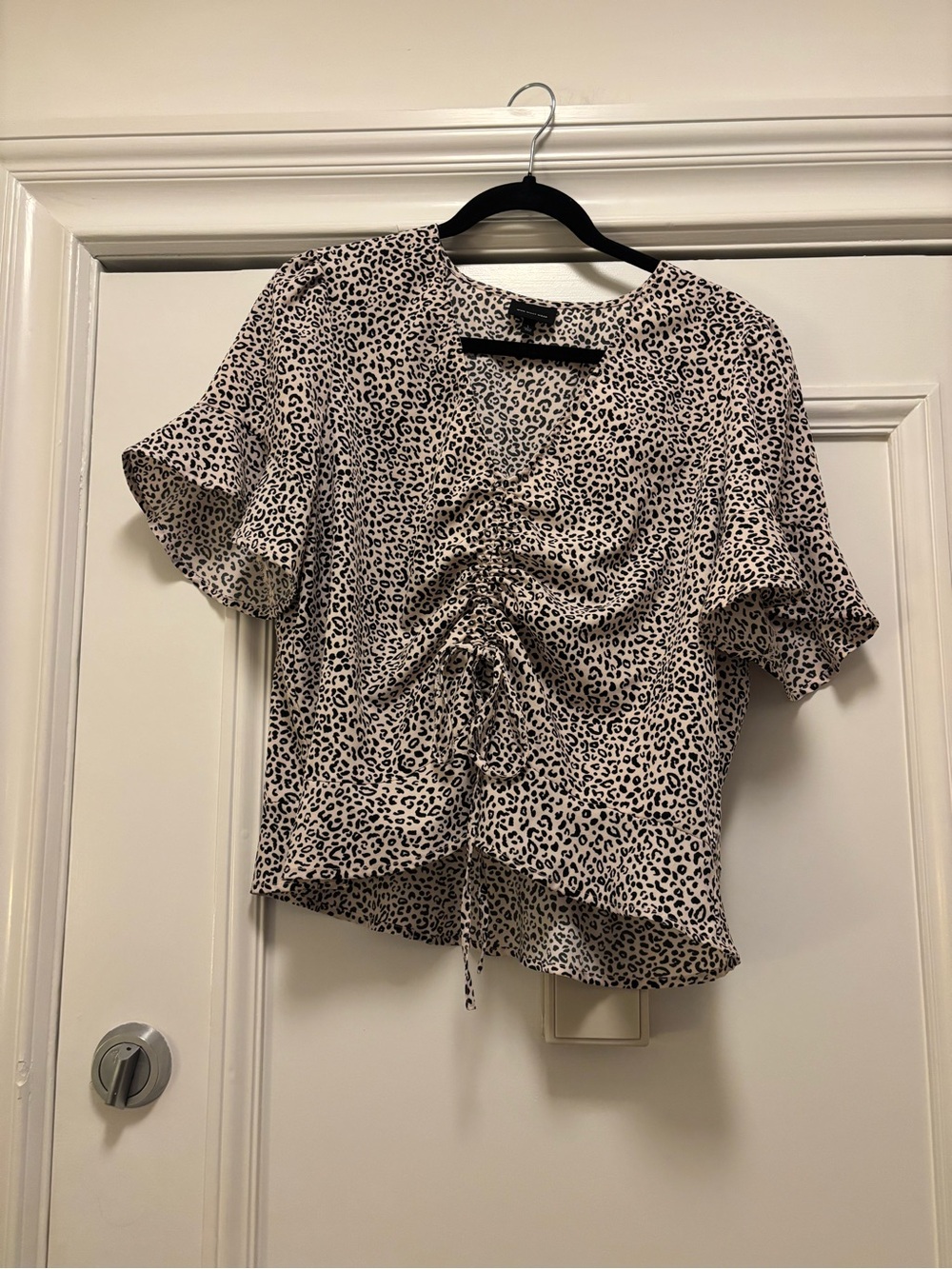 Who What Wear Cream and Black Leopard Ruched Short Sleeve Blouse